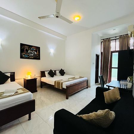 نيجومبو Hotel Blue Bird المظهر الخارجي الصورة