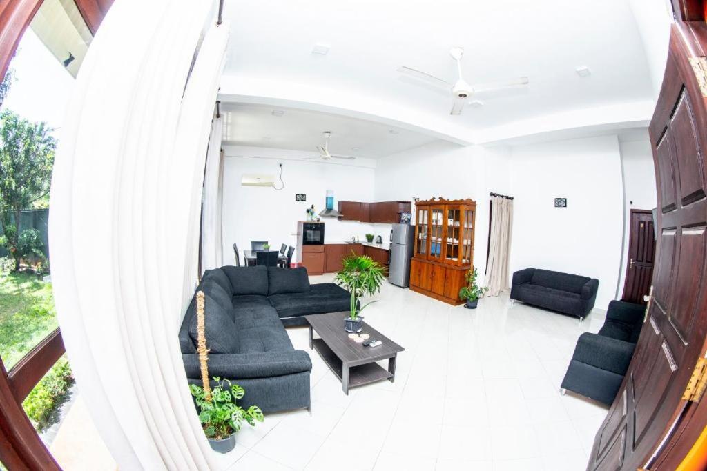 نيجومبو Hotel Blue Bird المظهر الخارجي الصورة