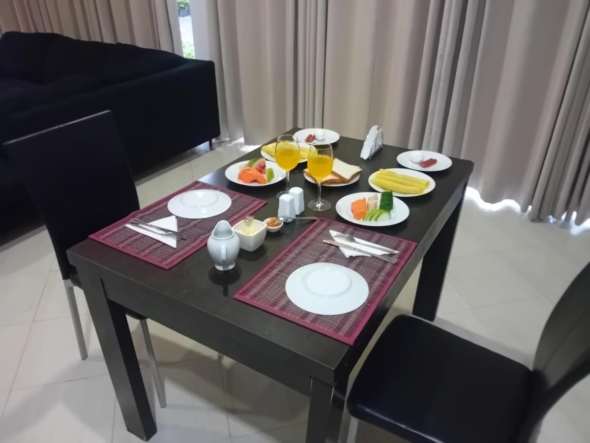 نيجومبو Hotel Blue Bird المظهر الخارجي الصورة