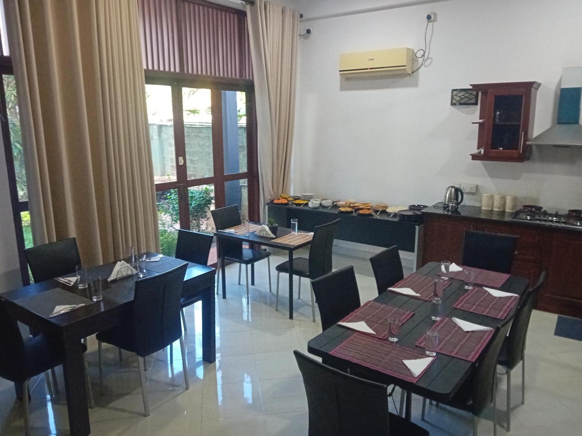 نيجومبو Hotel Blue Bird المظهر الخارجي الصورة