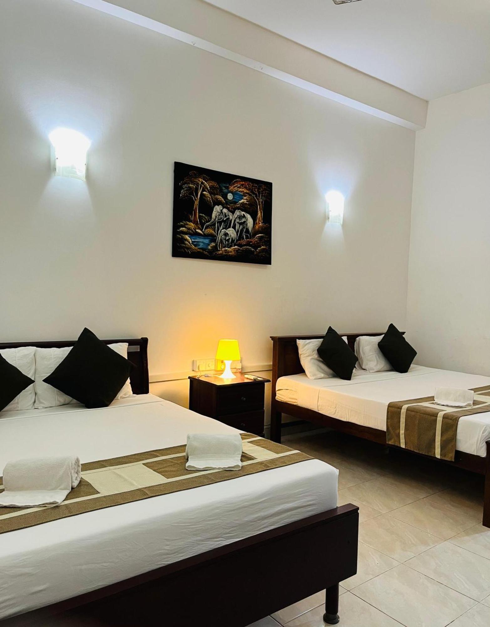 نيجومبو Hotel Blue Bird المظهر الخارجي الصورة