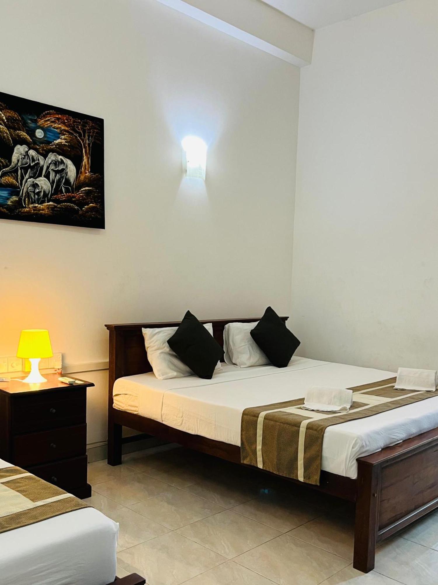 نيجومبو Hotel Blue Bird المظهر الخارجي الصورة