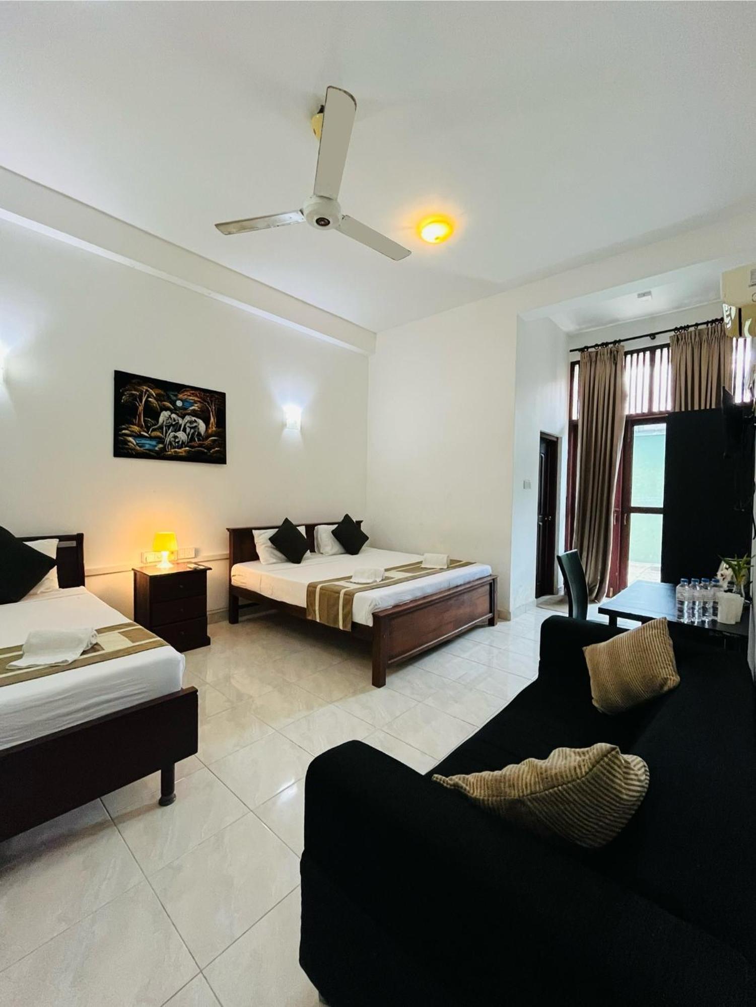 نيجومبو Hotel Blue Bird المظهر الخارجي الصورة